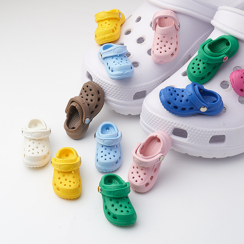 Cross-Border New Model Suitable for Crocs Mini Decorative Buckle Small Shoes Shoe Flower DIY Cute Stereo Keychain Wholesale