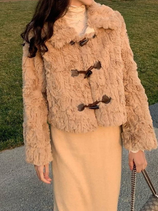 가을과 겨울 새로운 모피 한 LAMBSWOOL COAT 여성의 짧은 작은 남자 코너 버클 모방 토끼 벨벳 가죽