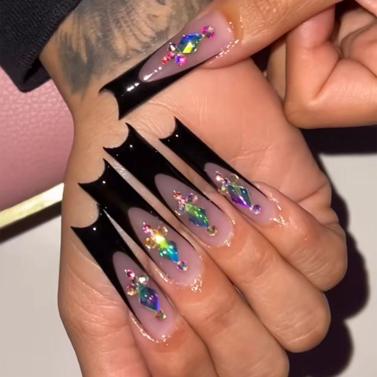 Fuente de fábrica directa de diamantes de uñas de color de los Estados Unidos y Europa usar uñas largas pegatinas explosivas de perforación de uñas falsas 24 piezas de uñas