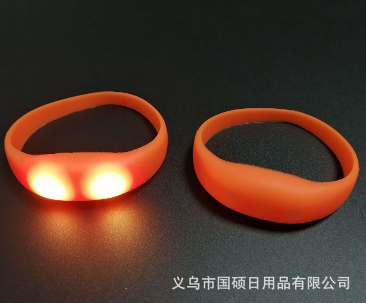 Pulseras luminosas controladas por voz Reunión Anual de Empresas Lotería Control de voz Respuesta Pulseras de teclas luminosas Concert Atmosfera de bar