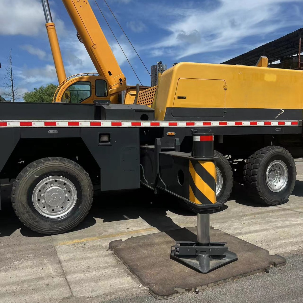 徐工xugong130吨吊车热卖畅销起重车