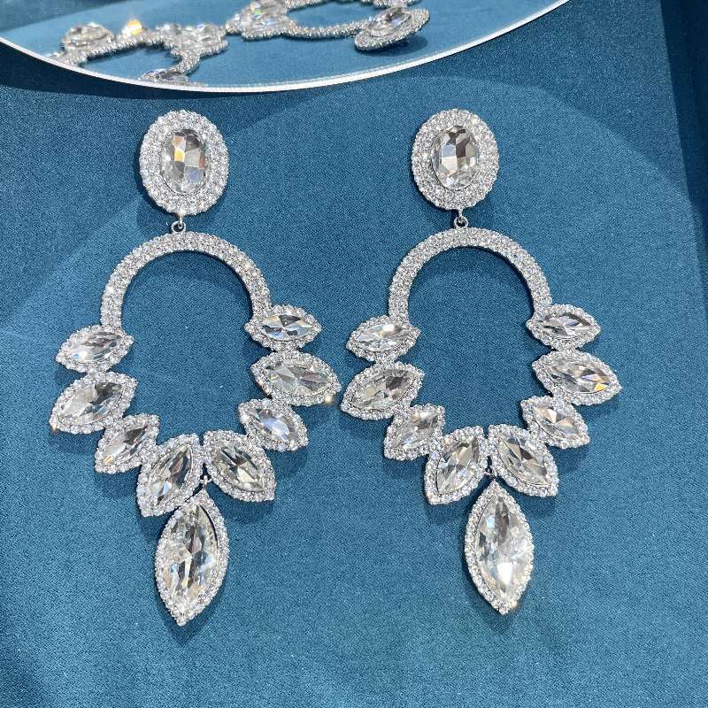 1 Pair Luxurious Geometric Inlay Alloy Rhinestones Drop Earrings display picture 5