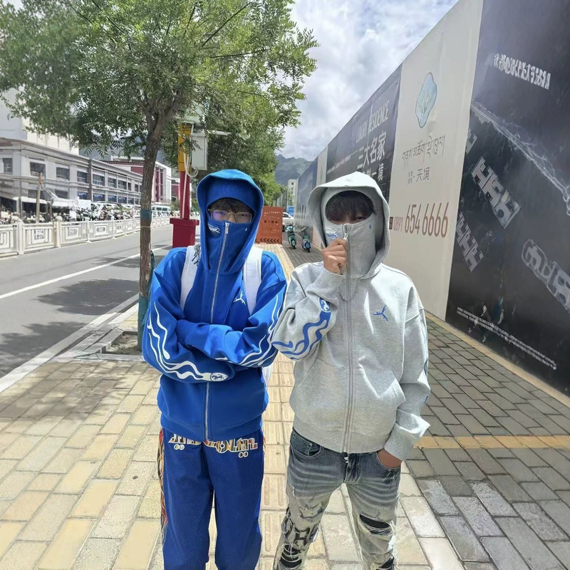 26FW American street-style drill loose-fitting hooded sweatshirt with a mask design, unisex, featuring retro flame embroidery 26FW American street-style drill loose-fitting hooded sweatshirt with a mask design, unisex, featuring retro flame embroidery