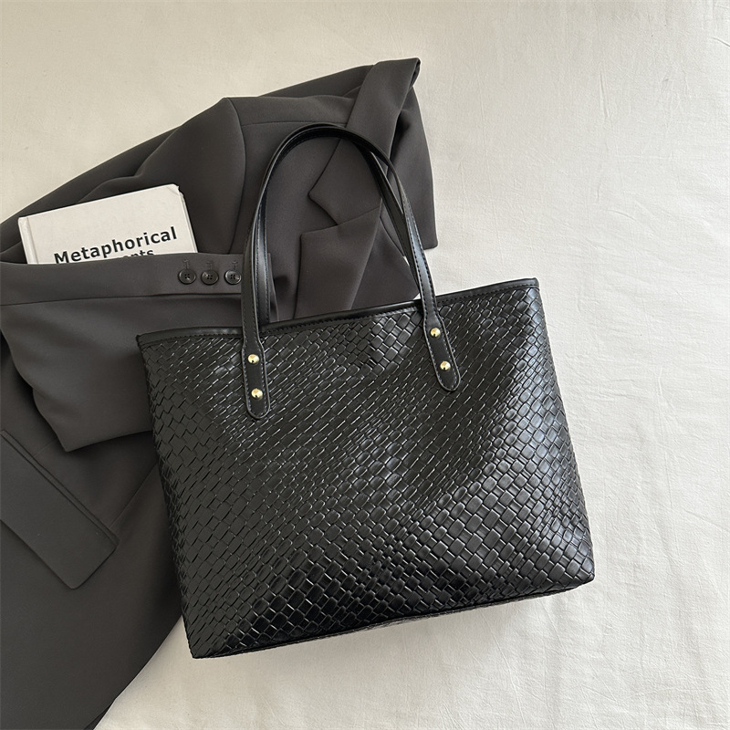2025 nuevo estilo hermoso y simple bolso portátil portátil moda retro bolso de gran capacidad personalidad femenina bolso de axila de un solo hombro