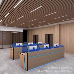 木の皮を貼って指揮センターのコンソールの電力を手配します。