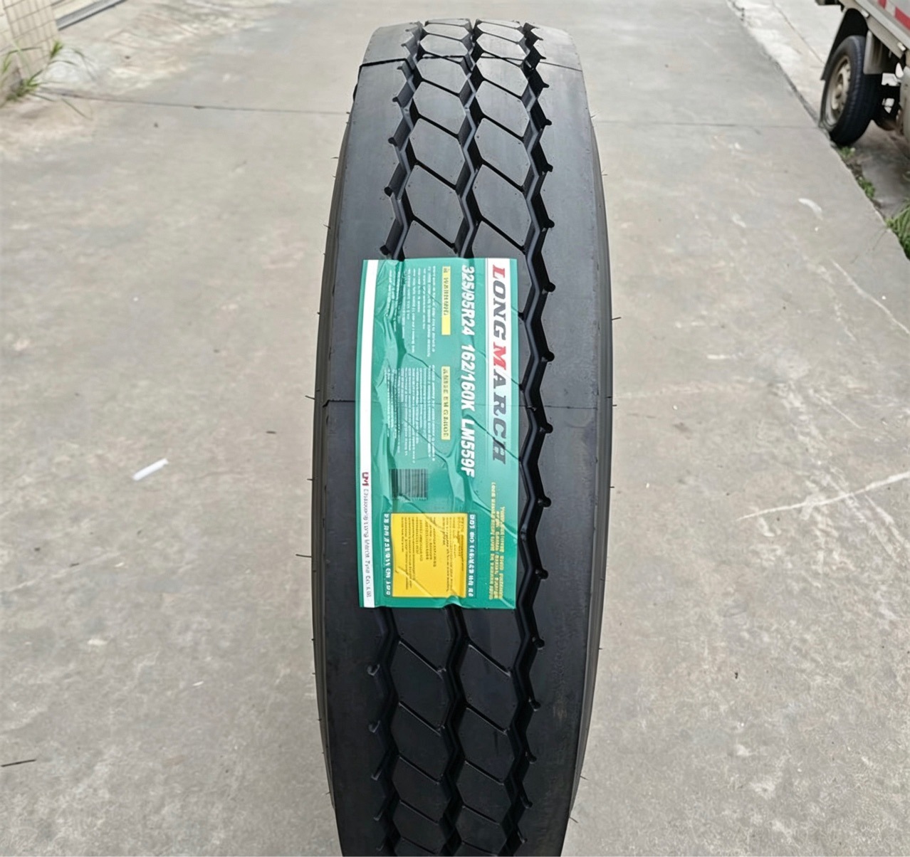 Langma Tire 325/95R24 Vacuum Tire High Wear Resistance Strong Load-Bearing Capacity for Cranes and Hoists All Steel Wire 22 Layers LM559
