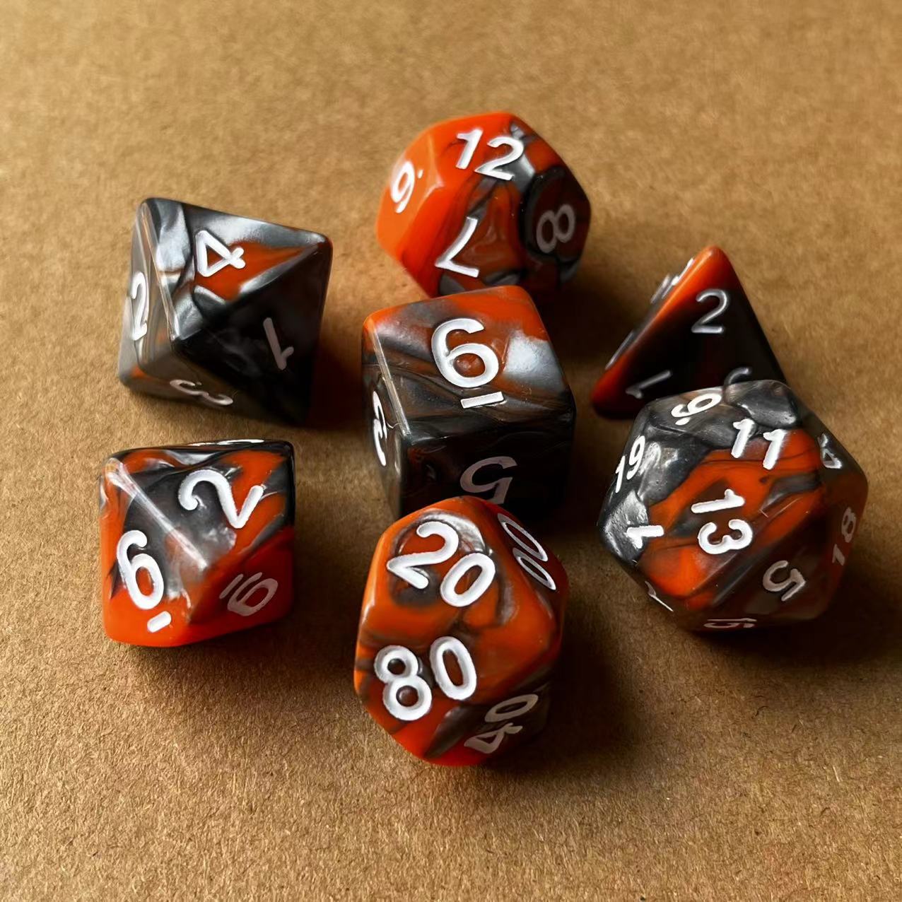 Juego de dados multicolores de dos colores, suministro transfronterizo, juego de 7 piezas, juego de tamiz digital, los dados de juego se pueden combinar