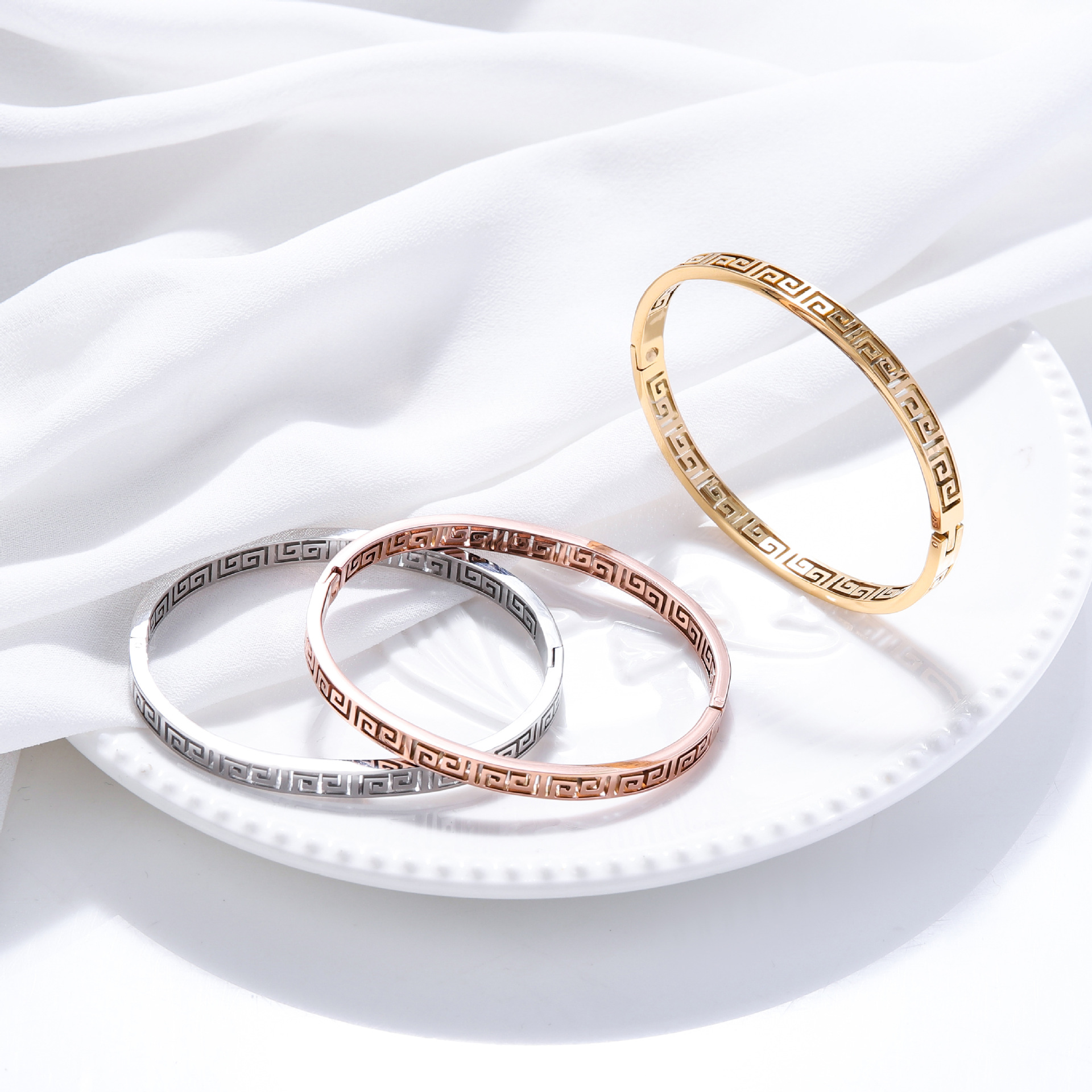 Brazalete de acero de titanio de la Gran Muralla de la Mujer Retro corte vientos de nicho diseño ligero de lujo de diseño de alto nivel sensación de joyería de nuevo estilo