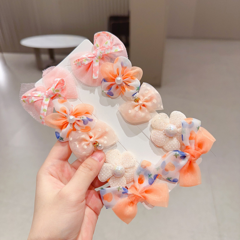 子供の蝶結びのヘアピンが可愛いです。|undefined
