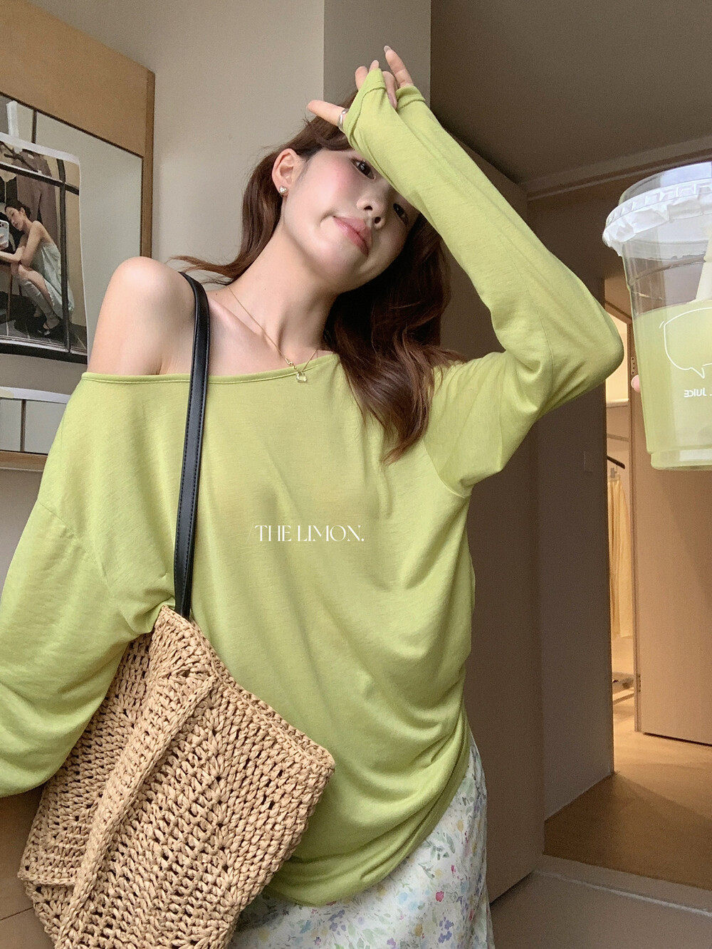 Áo thun nữ tay dài cổ V thiết kế xoắn nút, mặc hai kiểu, chống nắng, form rộng suông — màu hồng, màu cam, màu trắng, xanh lá cây chi tiết 20