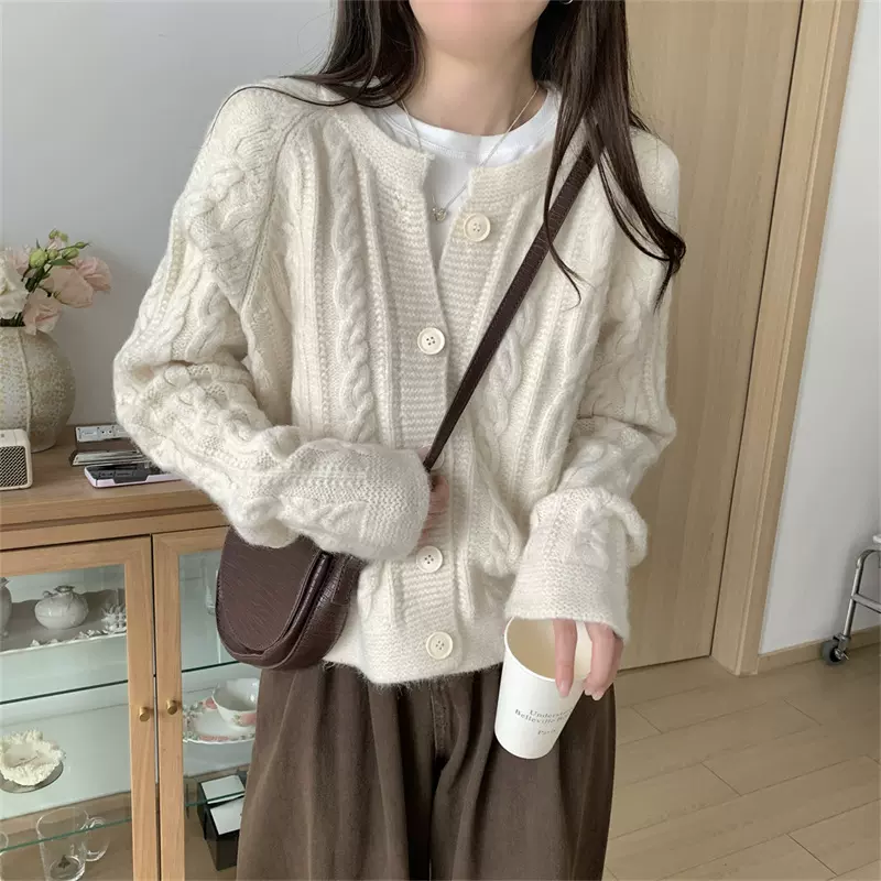 温柔软糯麻花毛衣外套女秋冬新款日系慵懒风宽松短款针织开衫上衣