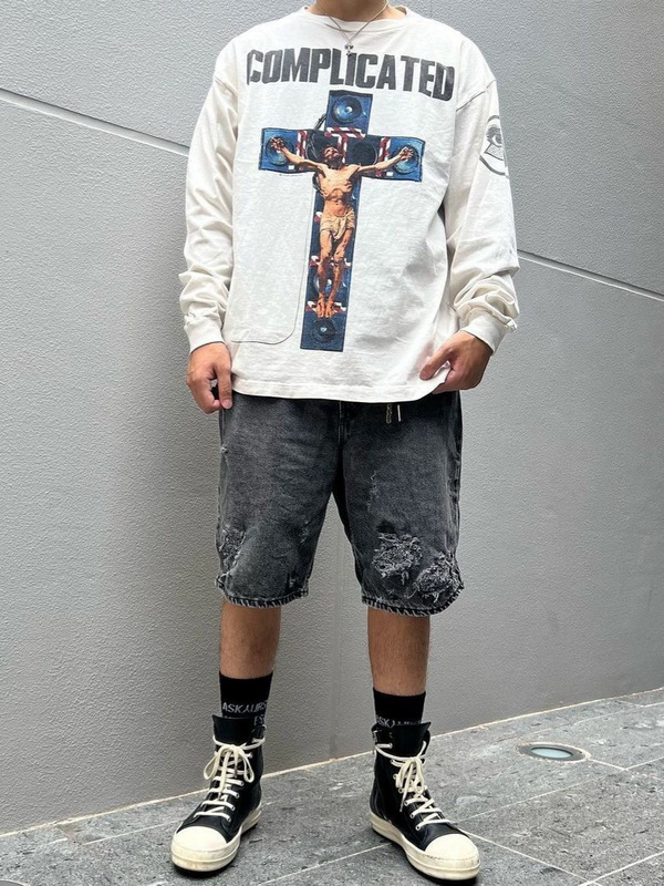 Nic SaintMichaelヴィンテージ水洗いして古いレトロなプリントをします。|undefined