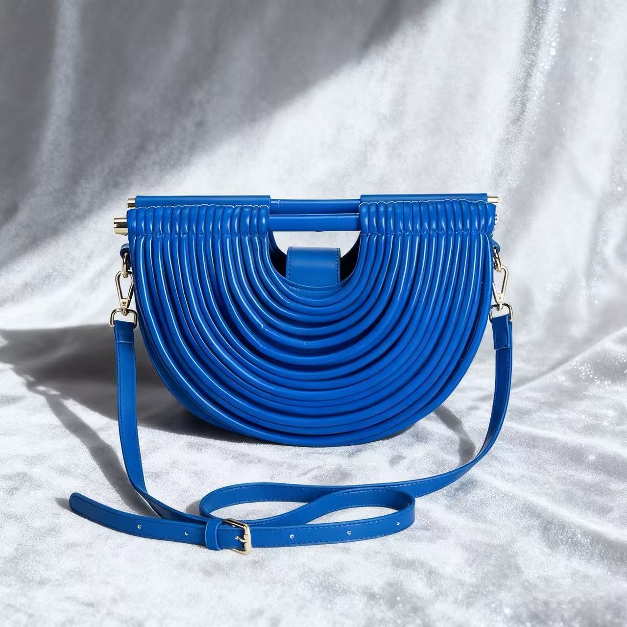 Nuevo transfronterizo tejido bolsa de cena de mujer fiesta moda personalidad bolsa de mano de moda alta sensación de fideos bolsa de noche