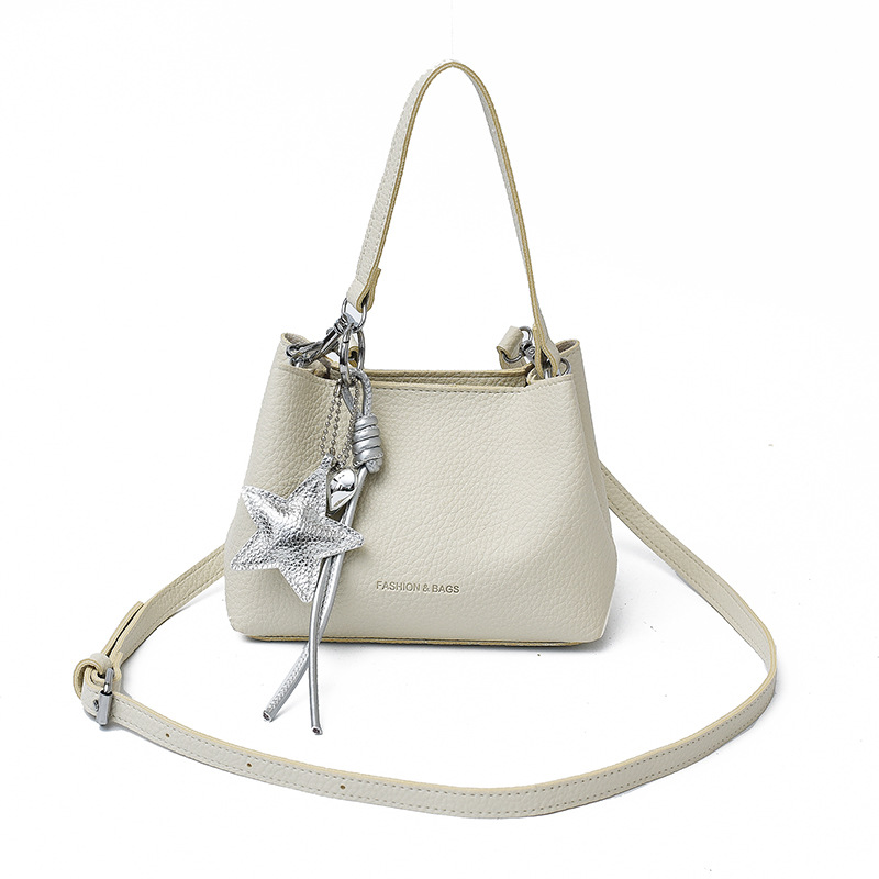 Bolsos populares de este año 2025 verano nuevo bolso femenino simple patrón de lichi bolso de hombro con letras de moda bolso de mensajero