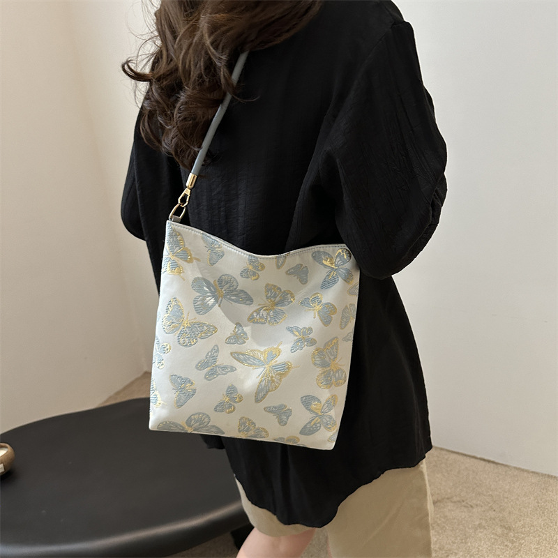 Elegante bordado de seda dorada de alta calidad bambú mariposa nuevo estilo 2024 nuevo estilo chino bolso debajo de la axila