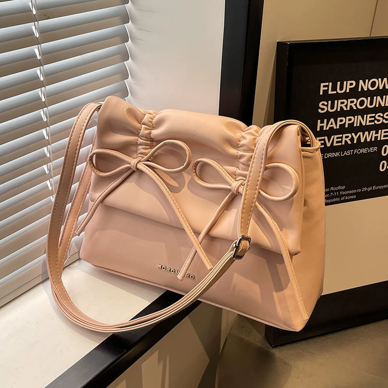 Capacious shoulder bag, one-shoulder bag with bow, western style
