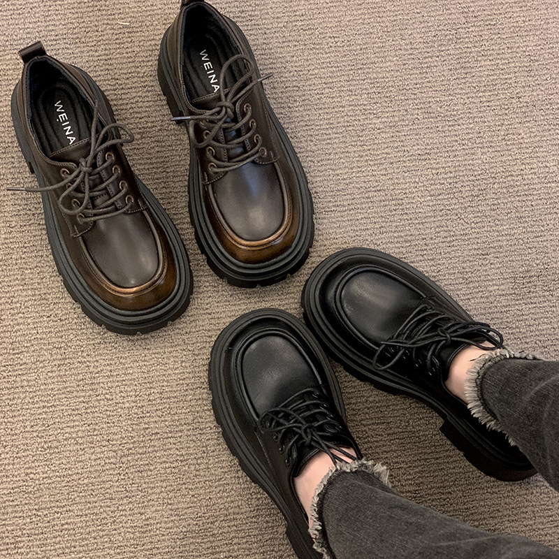 Zapatos de cuero negro para las mujeres 2024 primavera nuevo todo-fósforo de suela gruesa estilo británico mocasines populares estilo preppy JK zapatos de una sola capa