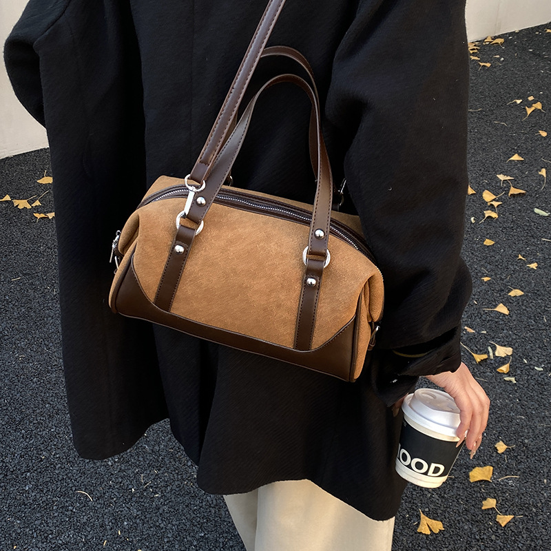 Bolsa de almohada portátil retro de terro esmerilado para mujeres otoño y invierno 2025 nuevo color de coloración bolso de brazo de hombro de hombro de hombro
