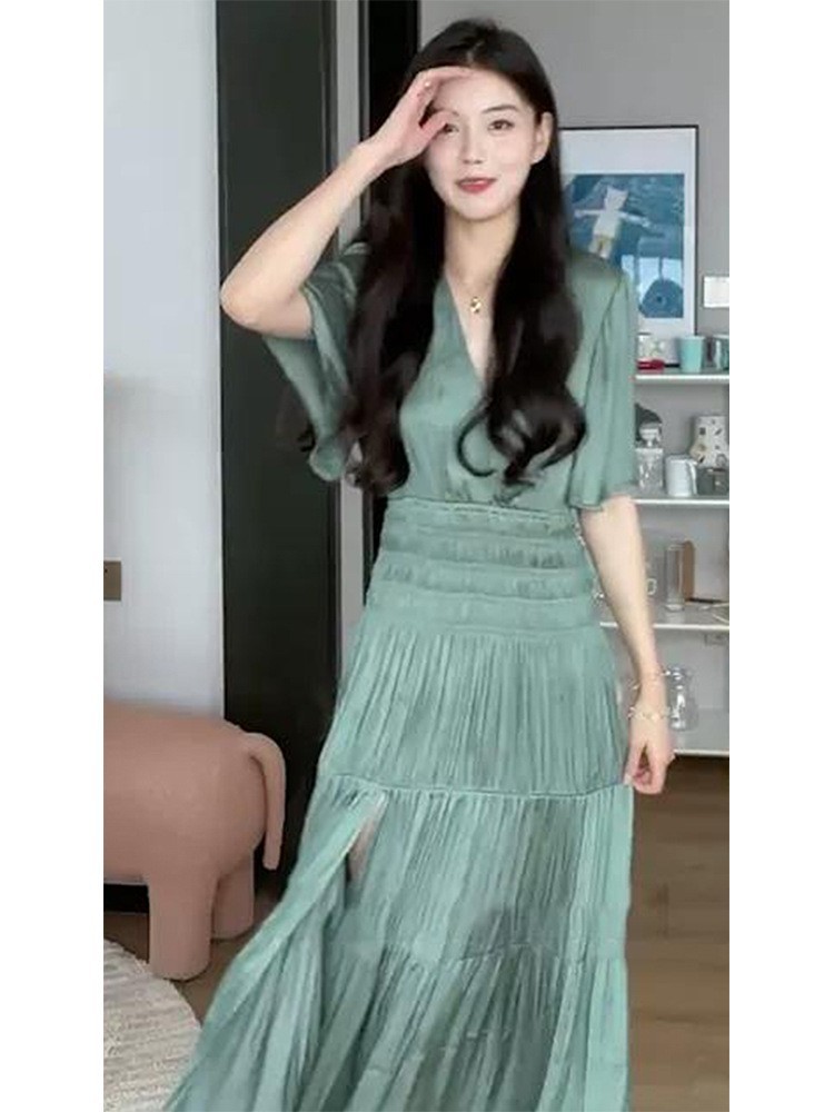 Váy liền satin cổ chữ V dáng dài kiểu Pháp tinh tế — váy xanh