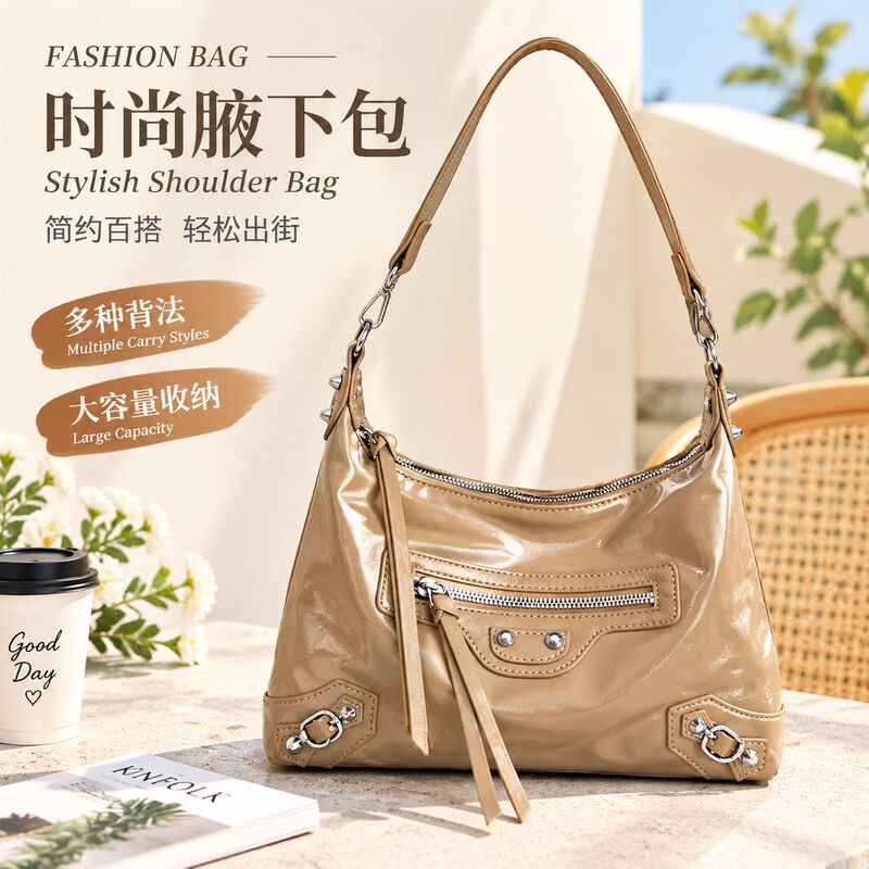 Retro motorcycle-style underarm tote bag for women, large capacity, soft leather, with rivets and tassels, shoulder bag, crossbody bag, high-end commuter bag Retro motorcycle-style underarm tote bag for women, large capacity, soft leather, with rivets and tassels, shoulder bag, crossbody bag, high-end commuter bag