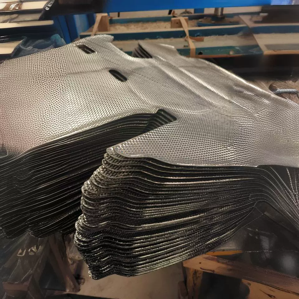 Производитель производит различные автомобильные передние шумоизоляционные хлопчатобумажные сиденья под теплоизоляцией алюминиевой фольги с коврами