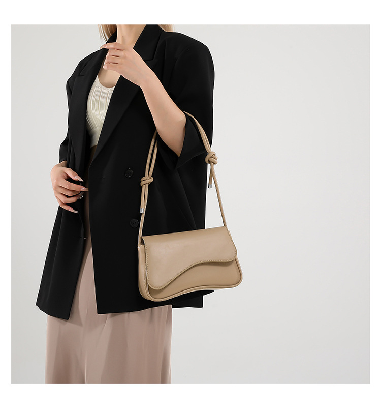 Underarm bag for women, new autumn 2024 fashion and niche design, single-shoulder crossbody bag, stylish and relaxed small square bag undefined