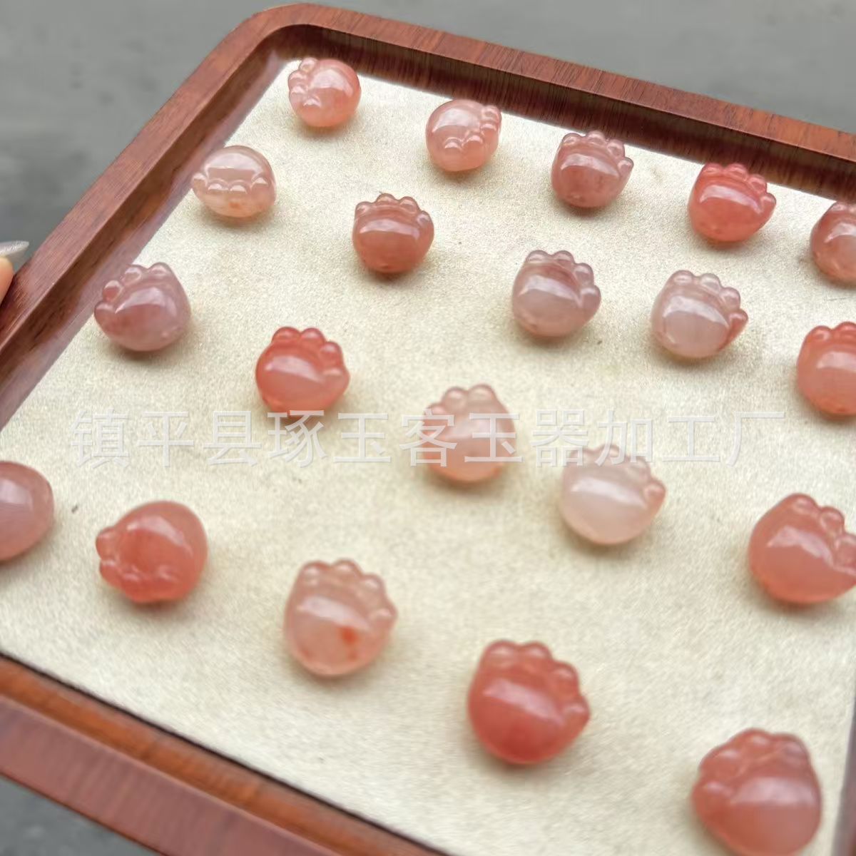 복숭아꽃 양조 새끼 고양이 발톱에는 밧줄이 함께 제공됩니다(밧줄은 무작위입니다).