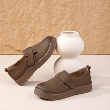 精选现货2025春季棕色乐福鞋 女休闲平跟一脚蹬豆豆鞋 真皮妈妈鞋