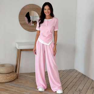 �W���羳���QŮ�b��ɫ�L��كɼ�T���Lѝ���bŮʿ�Ը����e�ɼ���