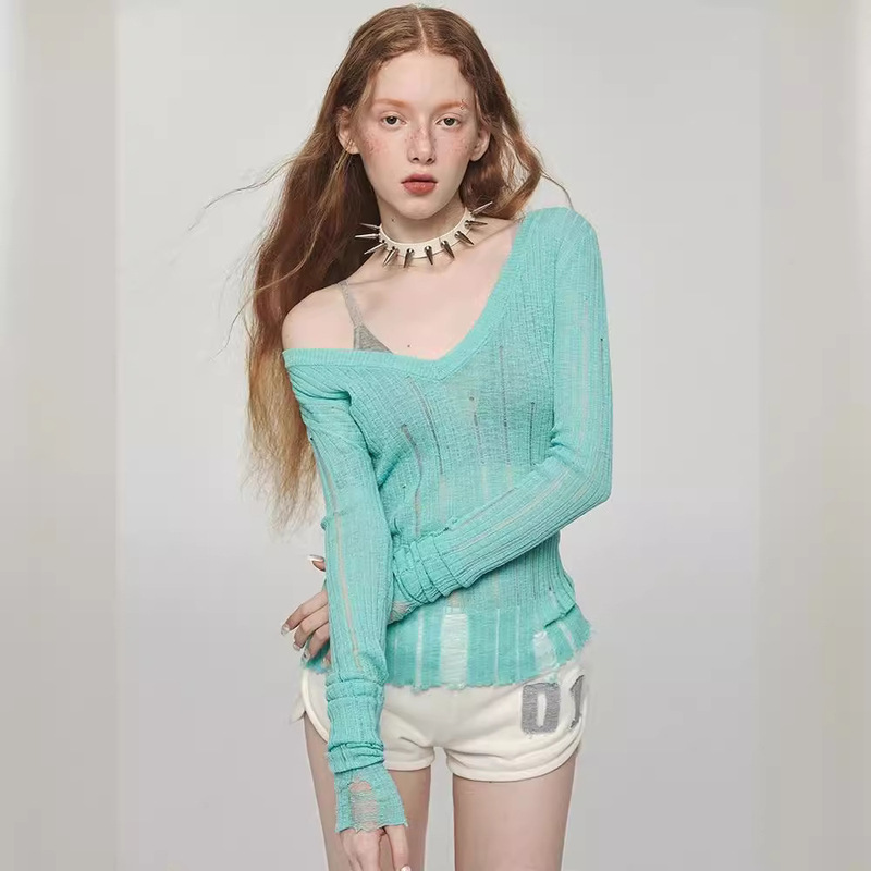 2025 Scheming Small Cut Out Lazy V-Neck Thin Blouse Ripped Waist Wool Knitwear Long-Sleeved Top