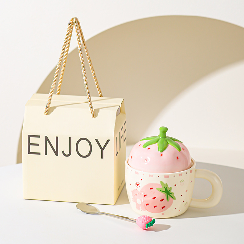 Taza de cerámica de oso de fresa con taza de regalo para chicas taza de marca doméstica de alto valor de pareja taza de desayuno de leche