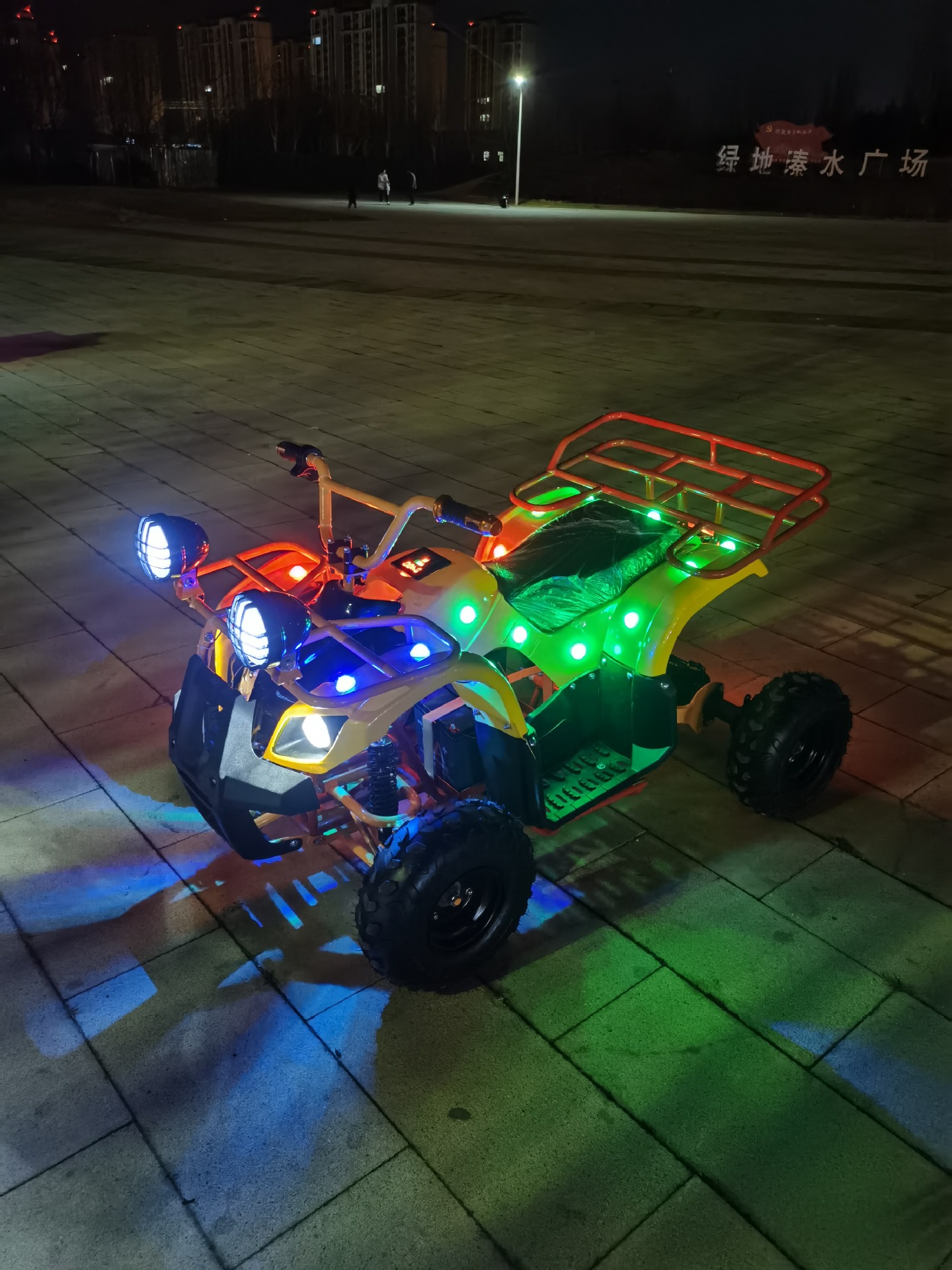 Vehículo todoterreno al aire libre para niños karting eléctrico mayorista para dos personas puede sentarse en línea cuadrada popularidad de los fabricantes de automóviles de choque