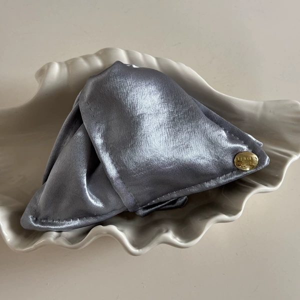 Glazed satin triangular scratch-blue