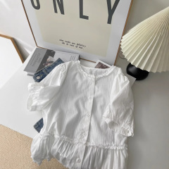 シャツ半袖tシャツ女性2025夏の新型小柄なデザイン感小衆泡袖短い上着5850