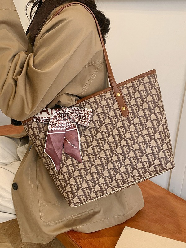 Bolso para mujeres 2025 nuevo retro alta textura versátil bolso de hombro impresa de gran capacidad de letras bolso de viaje