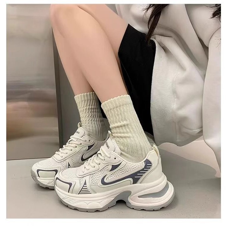 Aumentar la altura de suela gruesa zapatos de mujer verano 2024 nuevo estilo de moda zapatos de malla transpirables zapatos de mujer zapatos deportivos ligeros o casuales