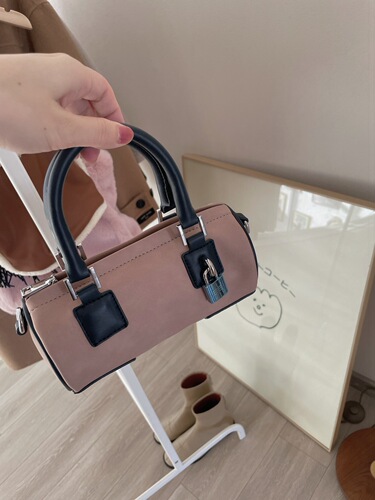 Recommended by the owner!  IAC homemade suede and leather lock decorated mini cylindrical bag crossbody mobile phone bag