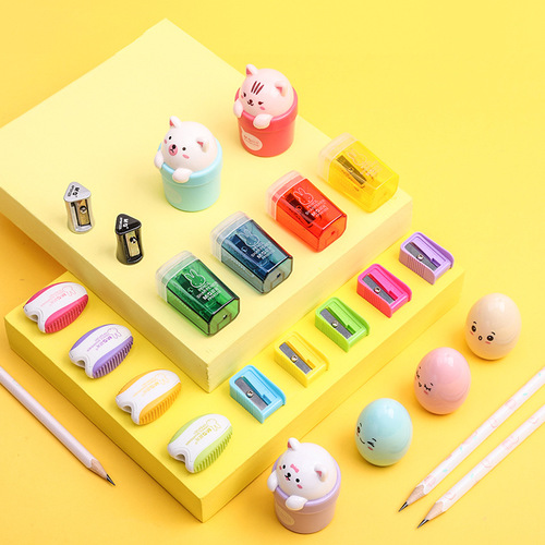 Handheld mini pencil sharpener with cover plastic single hole small pencil sharpener cartoon cute children pencil sharpener stationery