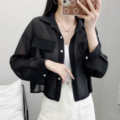 夏のシフォンの日焼け止めの服の女性の短いコートのファッション的な小さい外は薄いタイプのマントの長袖のエアコンのシャツを掛けてカーディガンを合わせます。