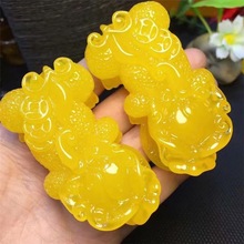 厂家直供新款蜜蜡鸡油黄貔貅雕刻车挂摆件工艺礼品批发直播货源