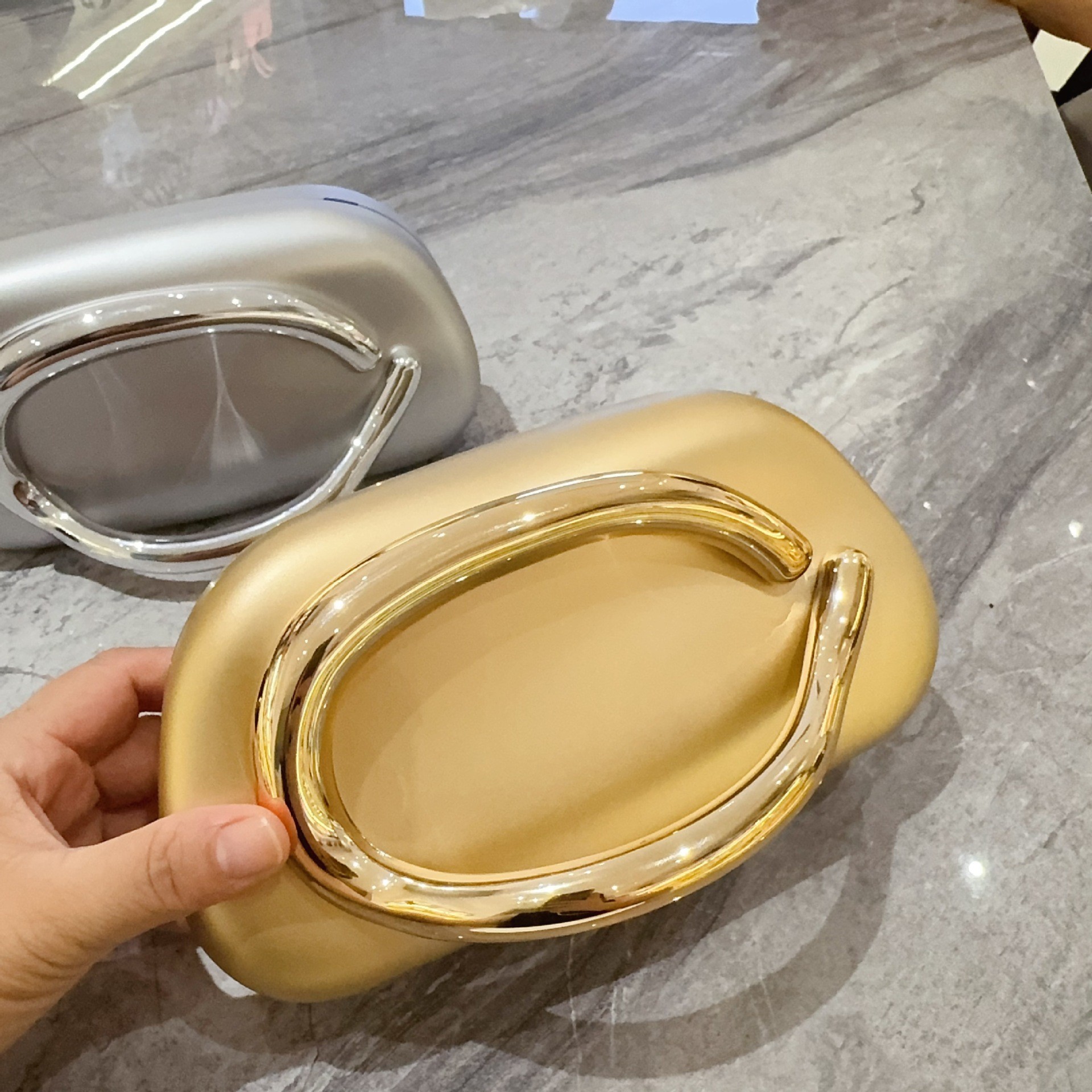 Europa y América tendencia transfronteriza bolsa de cena ligera de lujo bolsa acrílico cadena metal para llevar un solo hombro bolso de mano ropa de noche