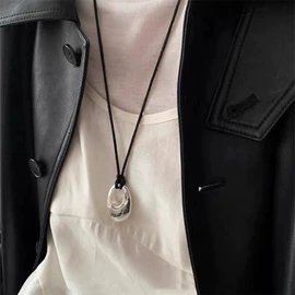 项链;耳环;耳钉