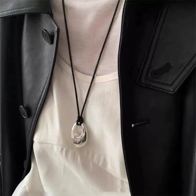 水滴感长款高级黑绳项链女款秋冬毛衣链立体简约2025吊坠轻奢新款