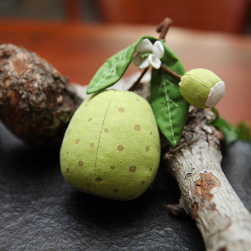 Tela de pera Lu Bordado hecho a mano bricolaje patchwork muñeca decoración regalo del estudiante artesanía tradicional flor tela colgante