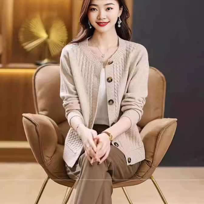 Трикотажный кардиган с круглым вырезом для женщин весна и осень 2024 новый короткий дикий жаккард маленький женский свитер открывается