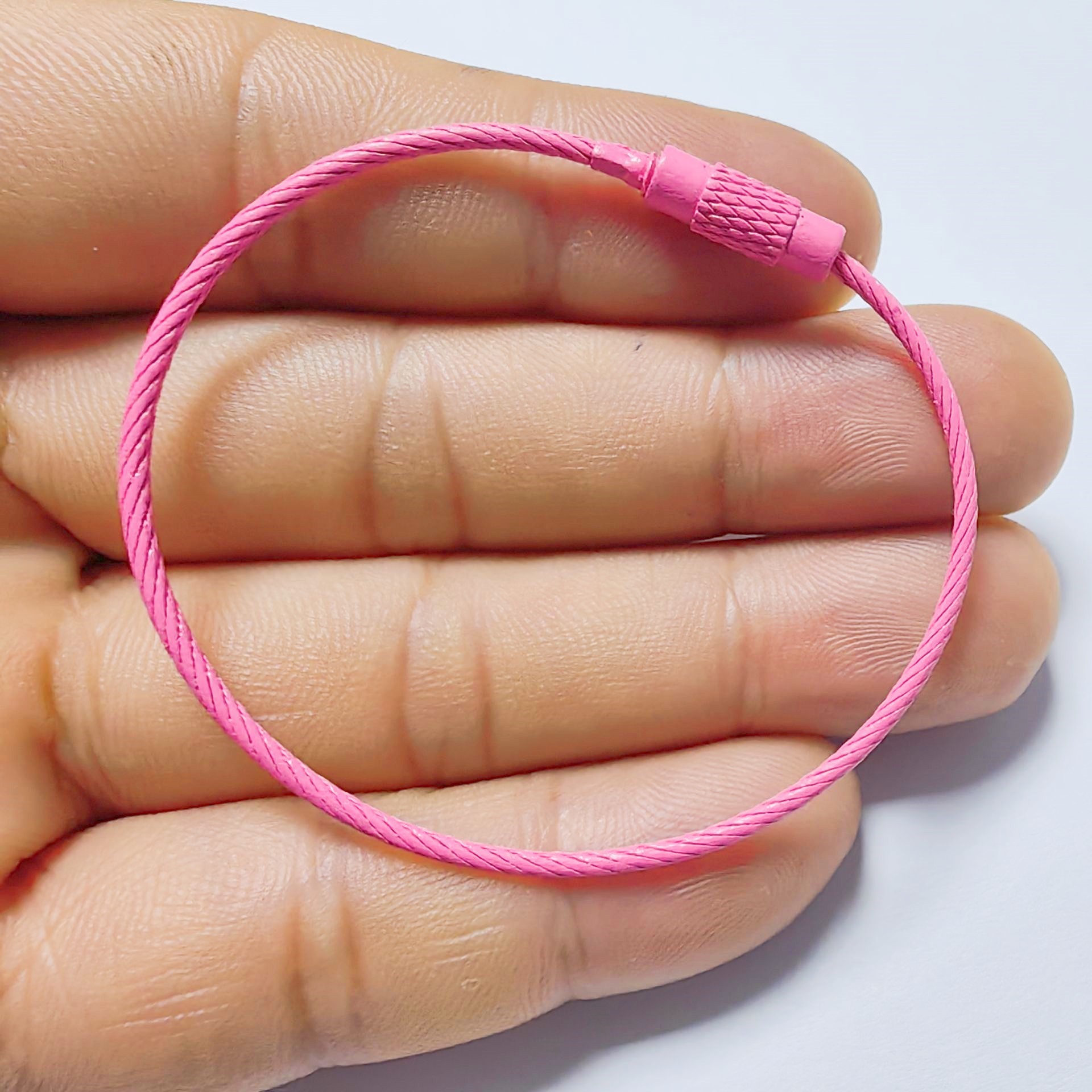 Fabricante Wholesale   Anillo de alambre de acero inoxidable de varios colores   Cordón Keychain    1.5 * 15 cm