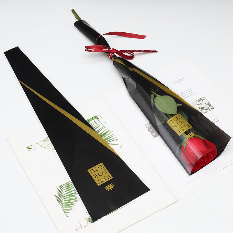 Nueva tienda de flores material de embalaje floral Día de San Valentín flor Rosa bolsa de embalaje ramo bolsa de triángulo corona bolsa individual