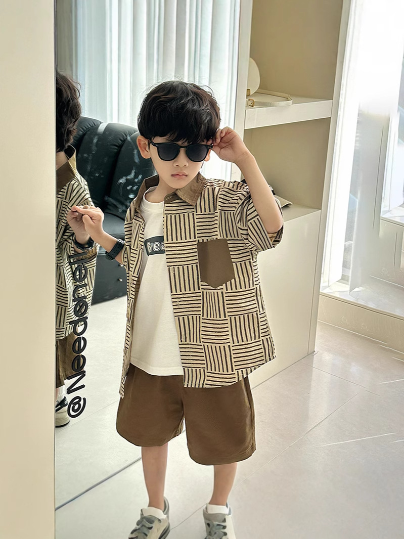 8109 Traje para niños Moda Fried Street Ropa para niños 2025 Nuevo estilo Estilo occidental Ropa de verano a rayas coreanas Ropa para bebés