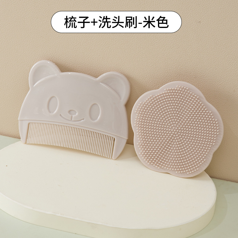 熊の形の赤ちゃんの櫛は胎垢の櫛に行きます。|undefined