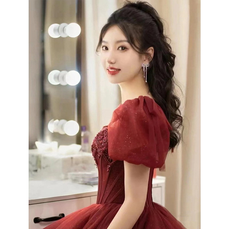Nuevo cuello cuadrado burbuja manga vestido vino rojo 2026 estilo francés temperamento de alta sensación vestido de compromiso brindis